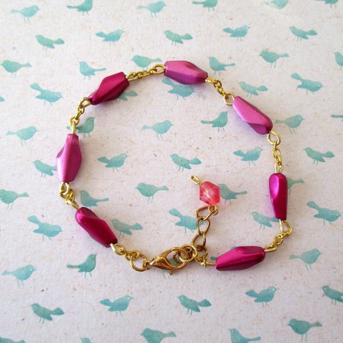 Bracelet en perles géométriques en plastique rose fuchsia