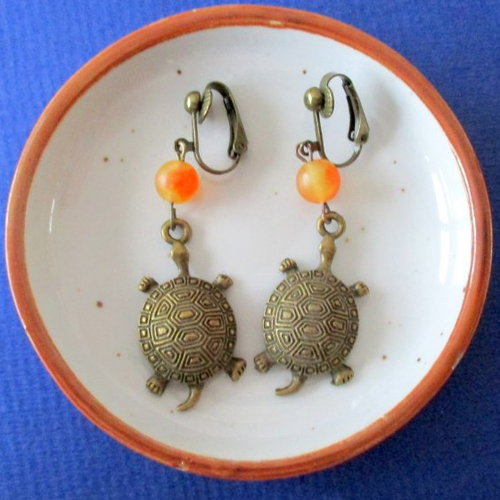 Clips boucles d'oreilles perle de jade orange sanguine et une tortue couleur bronze - pierre semi précieuse
