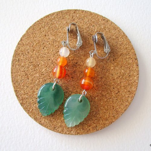 Clips boucles d'oreilles feuille en verre et perles de cornaline - pierre semi précieuse
