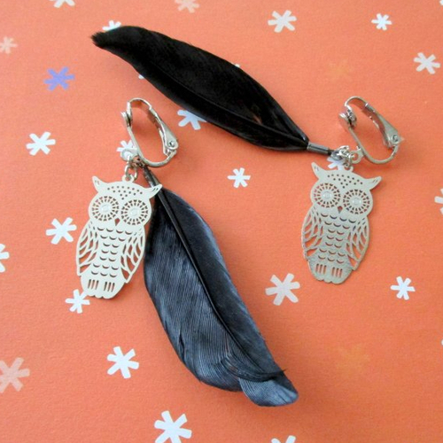 Clips boucles d'oreilles chouette estampe et plume noire