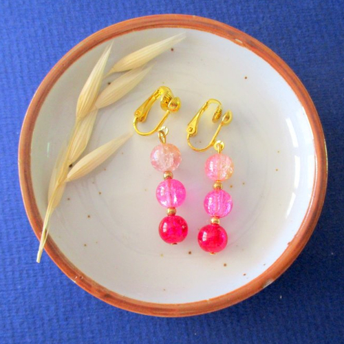 Clips boucles d'oreilles dégradé de perles craquelées en rose