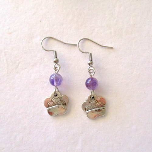Boucles d'oreilles petite fleur d'inspiration chinoise et améthyste - pierre semi précieuse