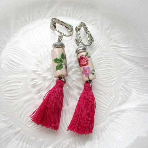 Clips boucles d'oreilles porcelaine et pompon prune
