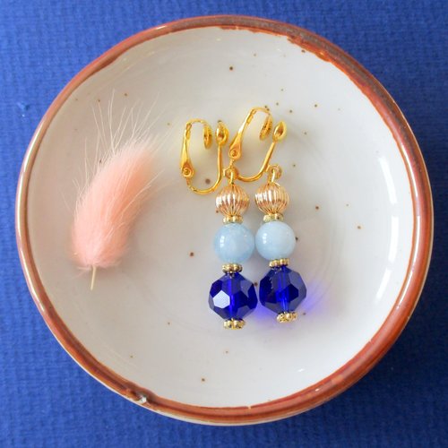Clips boucles d'oreilles jade bleue et perles d'or - semi précieuse