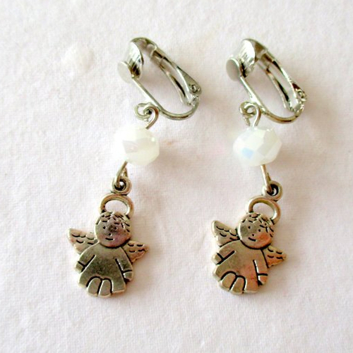 Clips boucles d'oreilles pour noël. petit ange à perle blanche