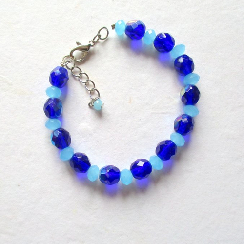 Bracelet ensemble de perles bleues transparentes et translucides