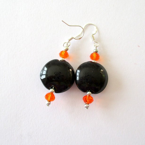 Boucles d'oreilles en verre en forme palet noir et perles orange