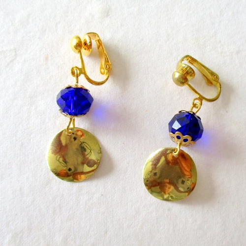 Clips boucles d'oreilles perle bleu marine et sequin doré