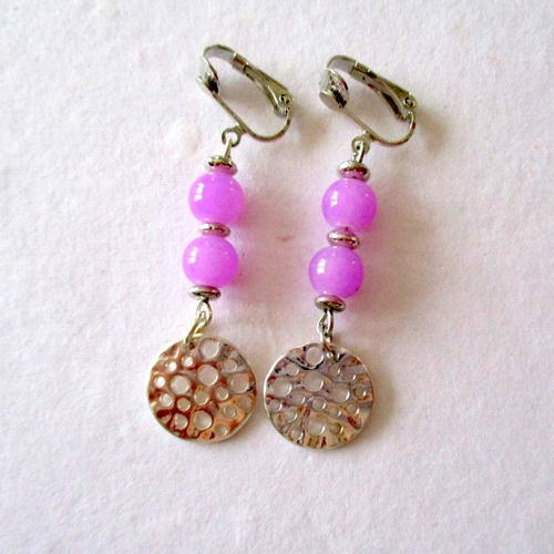 Clips boucles d'oreilles perles mauve et sequin métallique percé