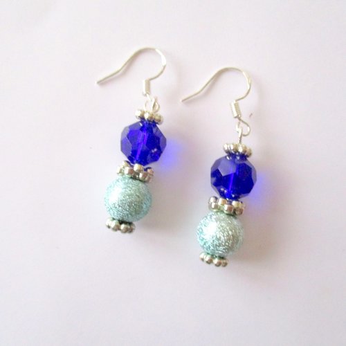 Boucles d'oreilles à perle ronde granitée bleu glacié et perle en verre bleu marine