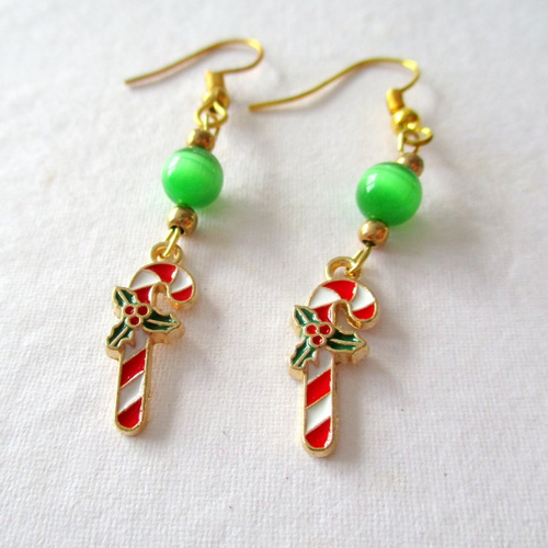 Boucles d'oreilles perle verte et sucre d'orge rouge et blanc