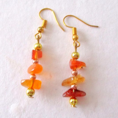 Boucles d'oreilles chips couleur ambre et petites perles dorées