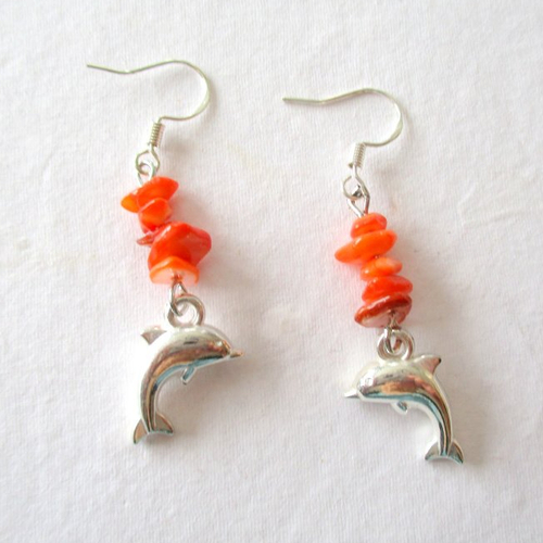 Boucles d'oreilles dauphins et perles de corail