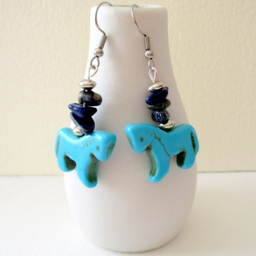 Boucles d'oreilles petit cheval turquoise et chips de lapis lazuli