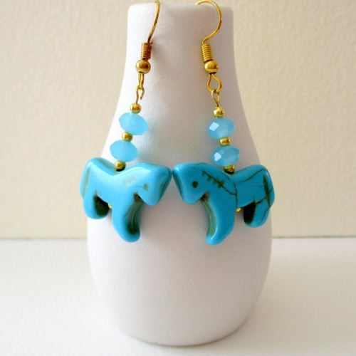 Boucles d'oreilles petit cheval turquoise et petites perles en verre