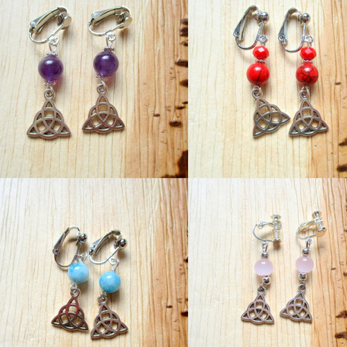 Boucles d'oreilles clips pendantes nœud celtique. perles gemmes