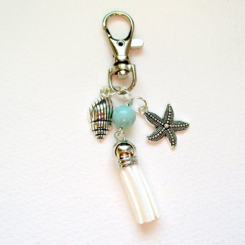 Porte clés, bijou de sac, charm's  étoile de mer et coquillage, pompon blanc et perle bleu