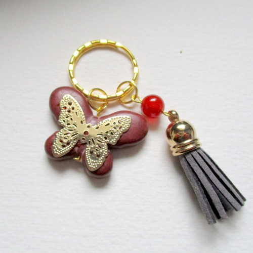 Porte clés, bijou de sac, charm's  papillon en bois perle et pompon