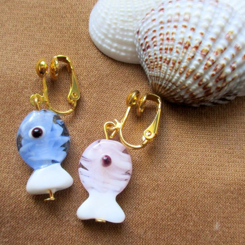 Boucles d'oreille pour oreilles percées petit poisson en verre - personnalisable crochet