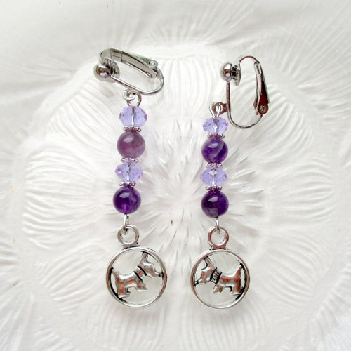 Clips boucles d'oreilles pendantes petits chiens a perles de couleurs - pierres semi-précieuse- choix de support clips ou crochet