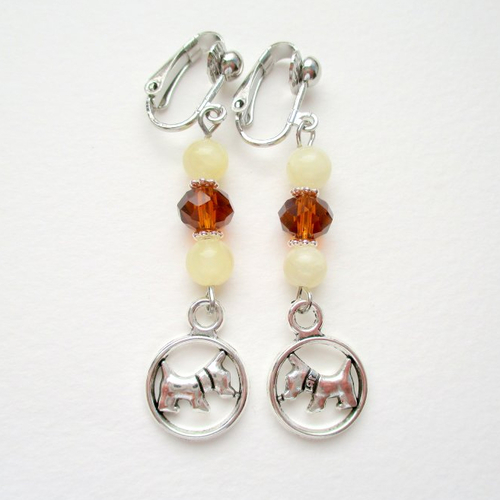 Clips boucles d'oreilles pendantes petits chiens a perles de couleurs - pierres semi-précieuse- choix de support clips ou crochet