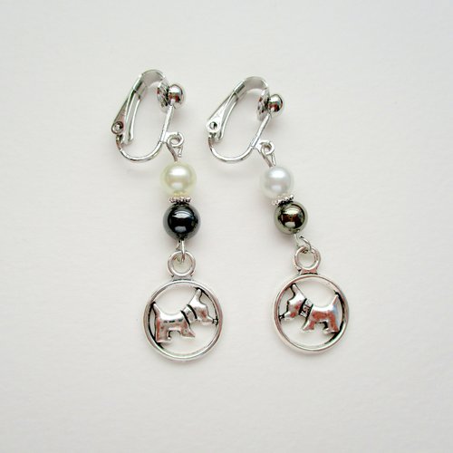 Clips boucles d'oreilles pendantes petits chiens a perles de couleurs - pierres semi-précieuse- choix de support clips ou crochet
