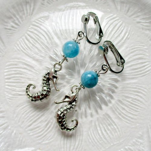 Clips boucles d'oreilles pendantes hippocampe et perle de larimar