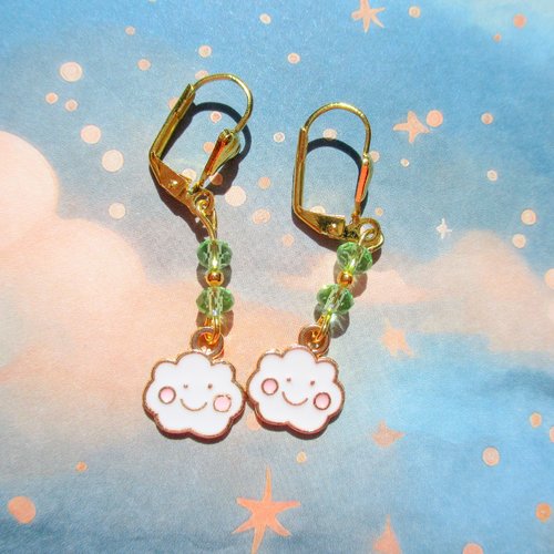 Boucles d'oreilles pendantes petit nuage souriant. crochet dormeuse sécurité pour oreilles percées