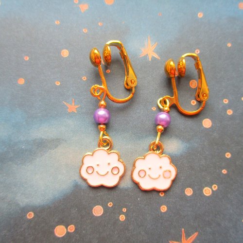 Boucles d'oreilles pendantes petit nuage souriant. clips pour oreilles non percées