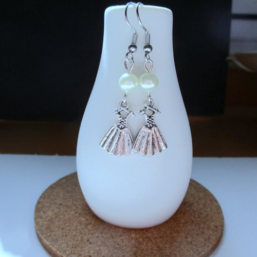 Crochet boucles d'oreilles robe et perle blanche nacrée
