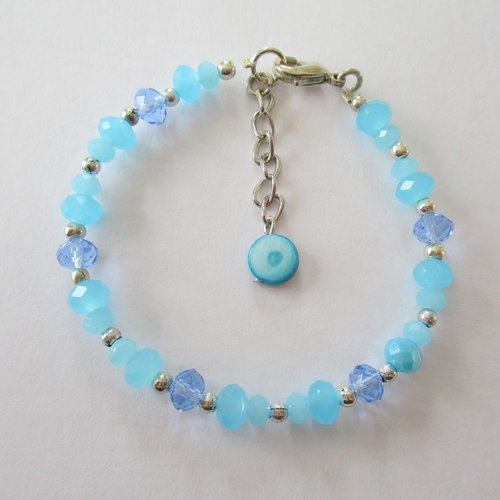 Bracelet perles opaques et perles transparentes bleues