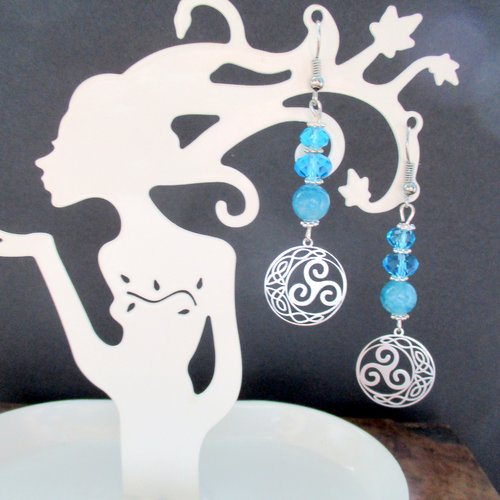 Boucle d'oreilles pendantes triskell et perle de larimar bleu
