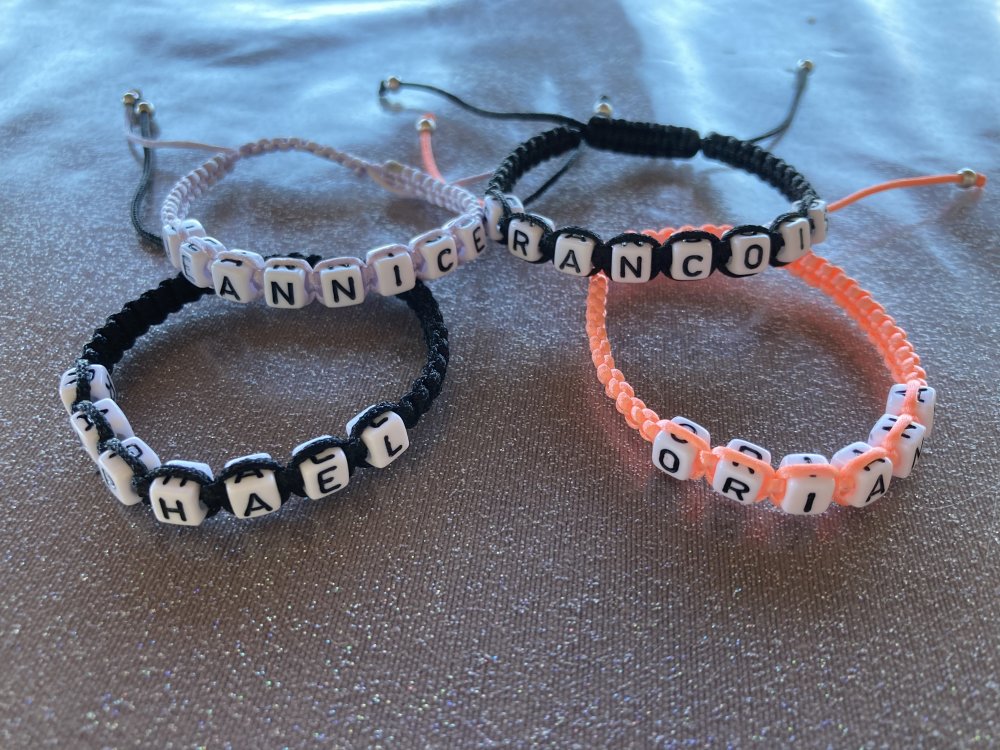 bracelets personnalisables avec prénom - Carla Biscotte