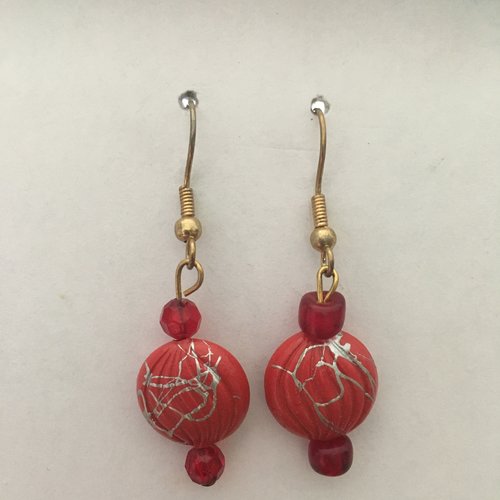 Boucle d'oreille type bonbon rouge