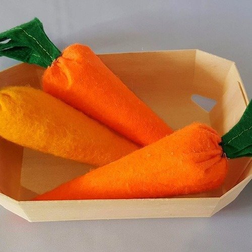 1 carotte en feutrine - dinette - aliments - marchande 