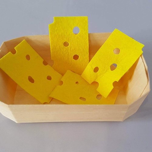Lot de 84 morceaux de gruyère en feutrine