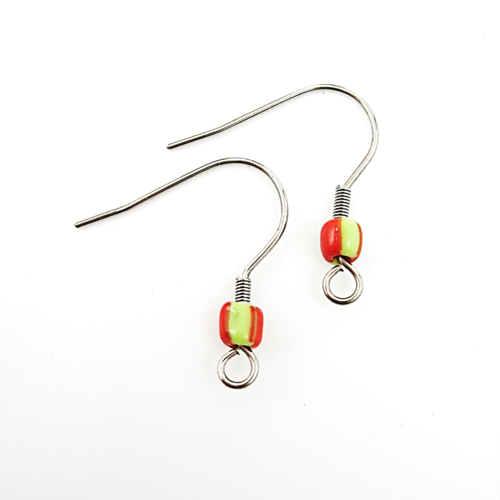 2 supports crochets boucles d'oreilles en acier inoxydable et perles rayées vert et orange