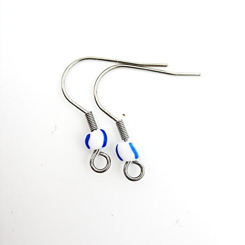2 supports crochets boucles d'oreilles en acier inoxydable et perles rayées bleu marine et blanc