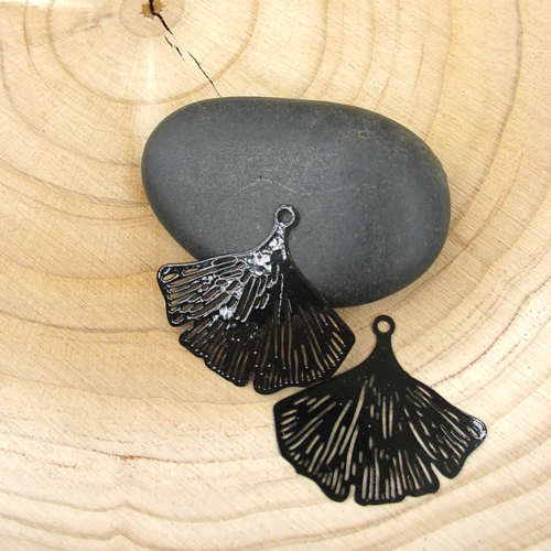 Estampes en forme de feuille de ginkgo noires