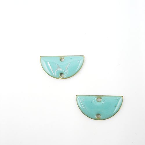Connecteurs demi lune émaillés bleu clair 15x8mm