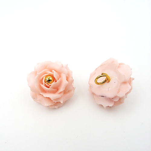Fleurs rose en résine