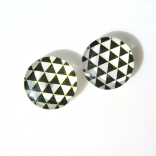 2 cabochons en verre triangles noirs et blancs 12 mm