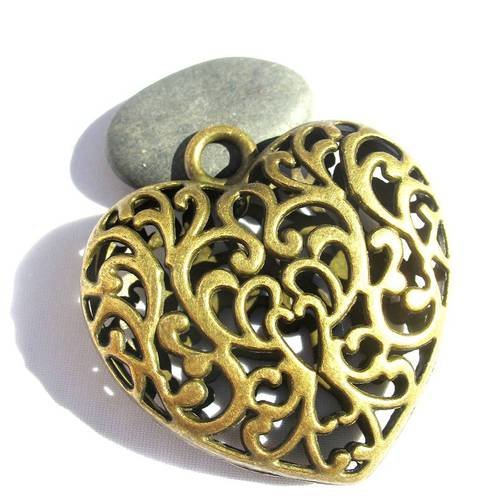 Pendentif coeur 3 d ouvragé style tibétain en bronze de 51 mm