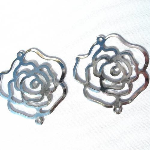 2 connecteurs fleurs argentées en filigrane de 32 mm en laiton