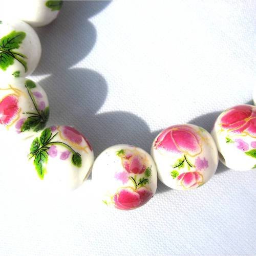 Perles porcelaine de fleurs imprimées 10 mm blanc rose vert