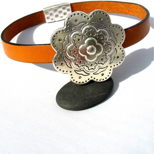 Kit bracelet cuir camel 10 mm fleur argentée fermoir magnétique