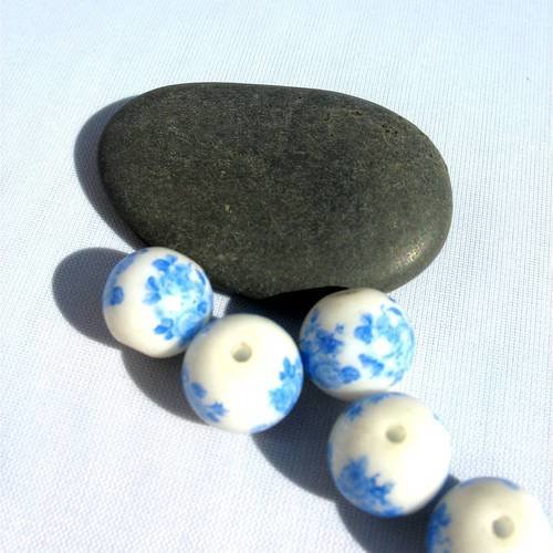 Lot de 2 perles en verre fleurs bleues 10 mm