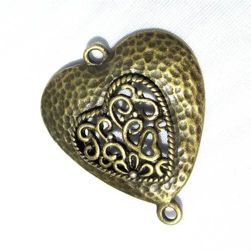 Connecteur coeur ciselé bronze  34 mm
