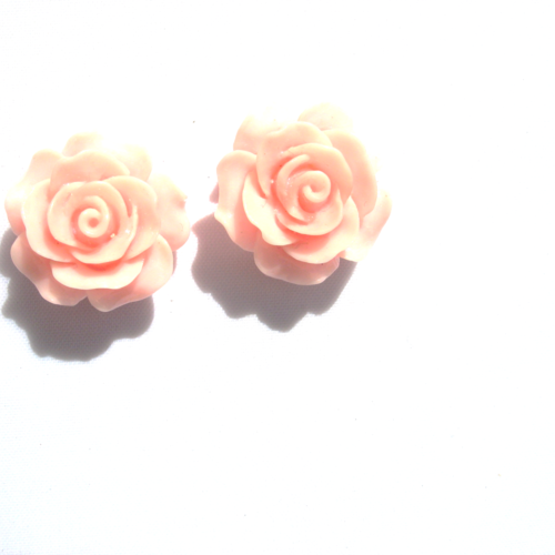 2 perles fleur en résine rose pâle (chair) pâle18 mm