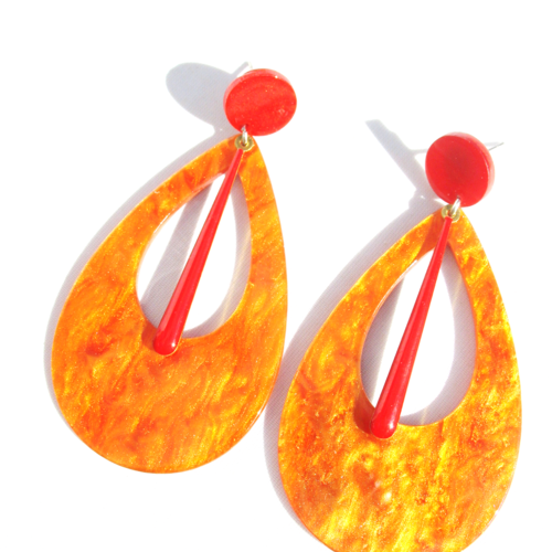 Boucles d'oreilles résine orange et rouge sur supports en acier inoxydable